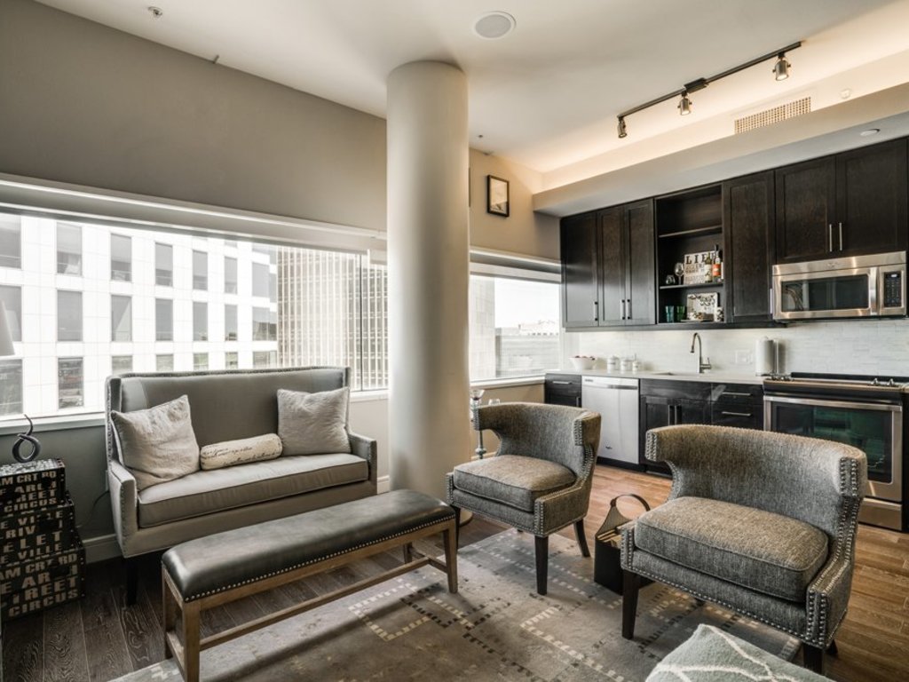 One Dallas Center High Rise Apartments in Downtown Dallas, TX