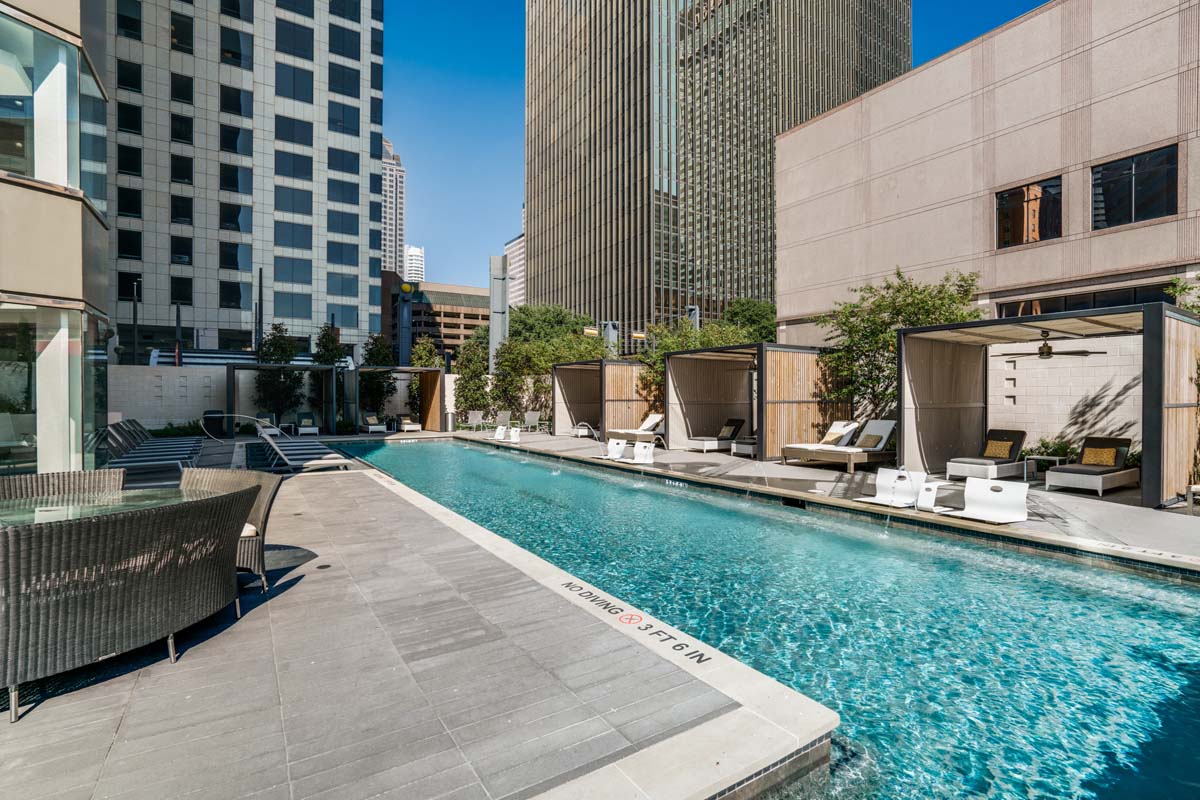 One Dallas Center High Rise Apartments In Downtown Dallas